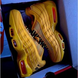 95’ Air Max size 6Y brand new in box